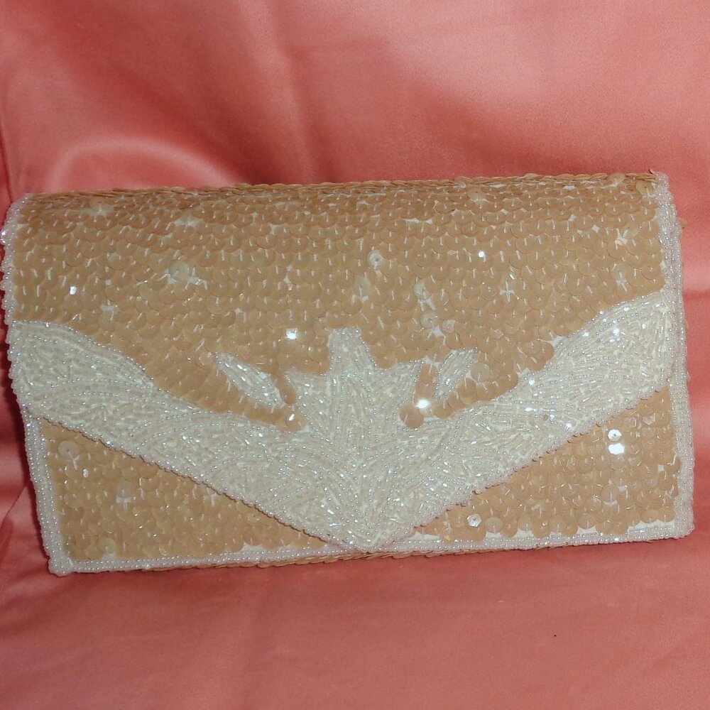 RARE NEW COLORIFFICS ENVELOPE STYLE PURSE-BEIGE/TAN BEADS-SO PRETTY